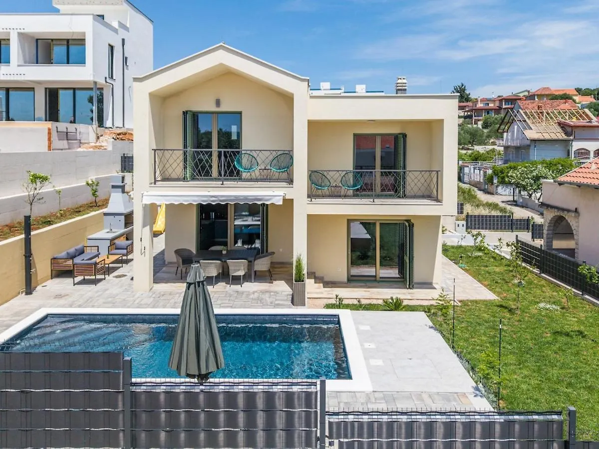 Villa Franka - Holiday Home With A Private Pool Sveti Filip i Jakov