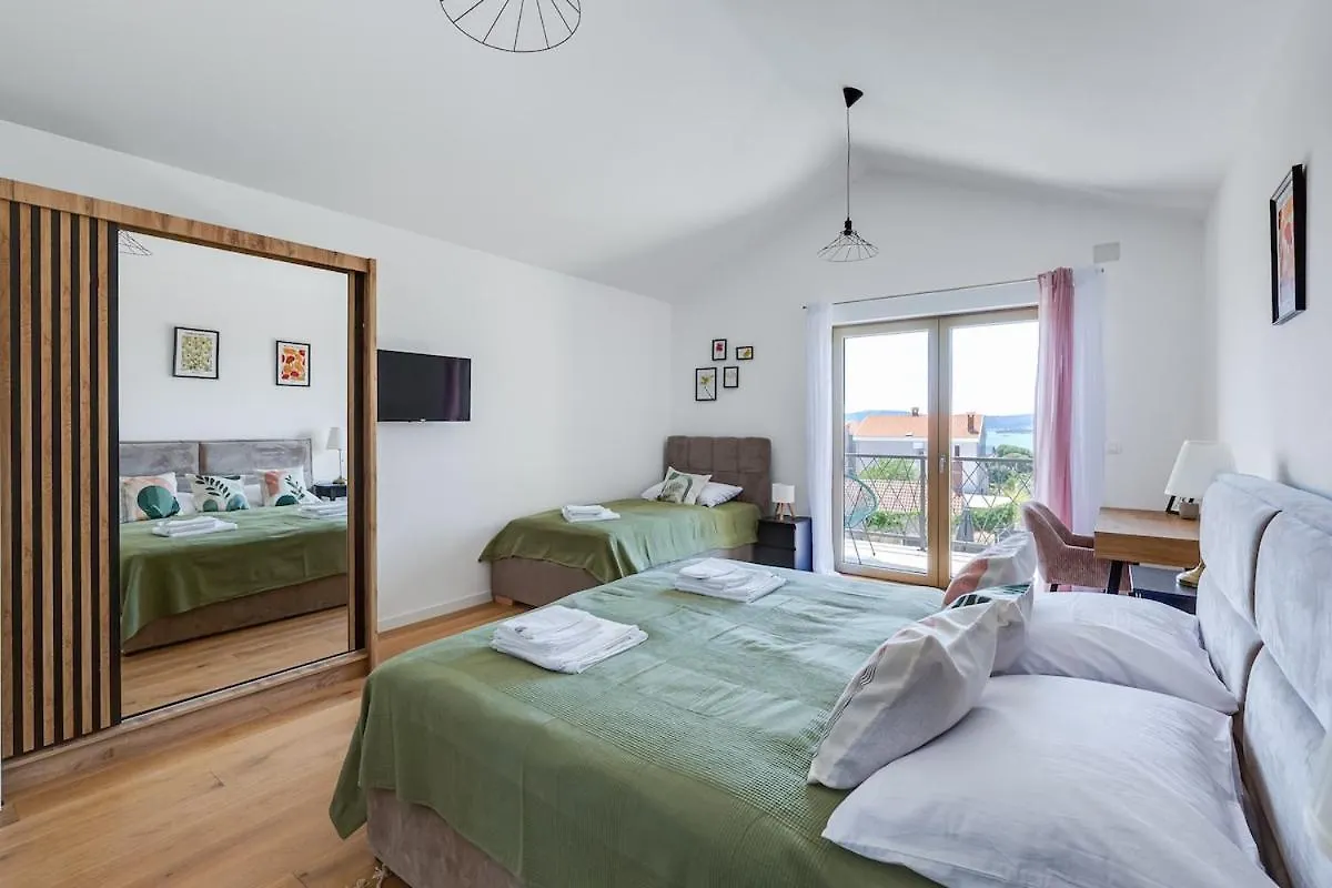 Villa Franka - Holiday Home With A Private Pool Sveti Filip i Jakov