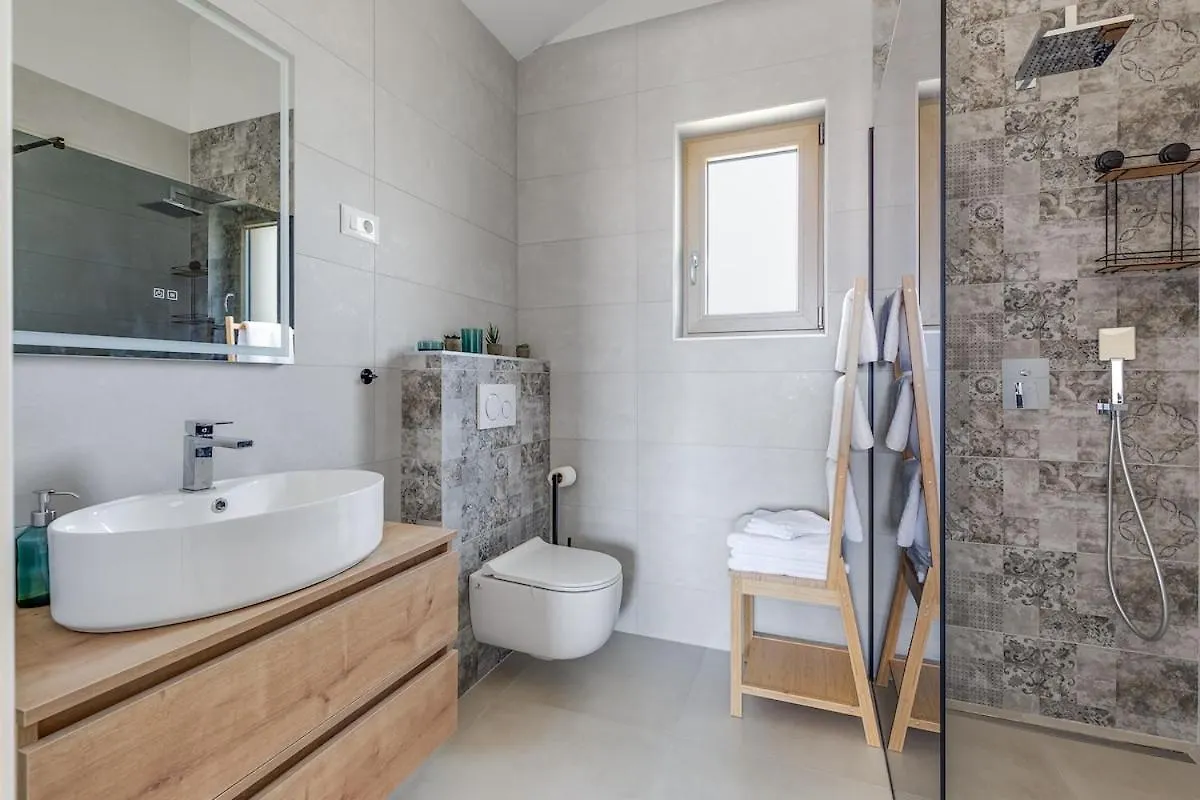 Villa Franka - Holiday Home With A Private Pool Sveti Filip i Jakov Kroatien