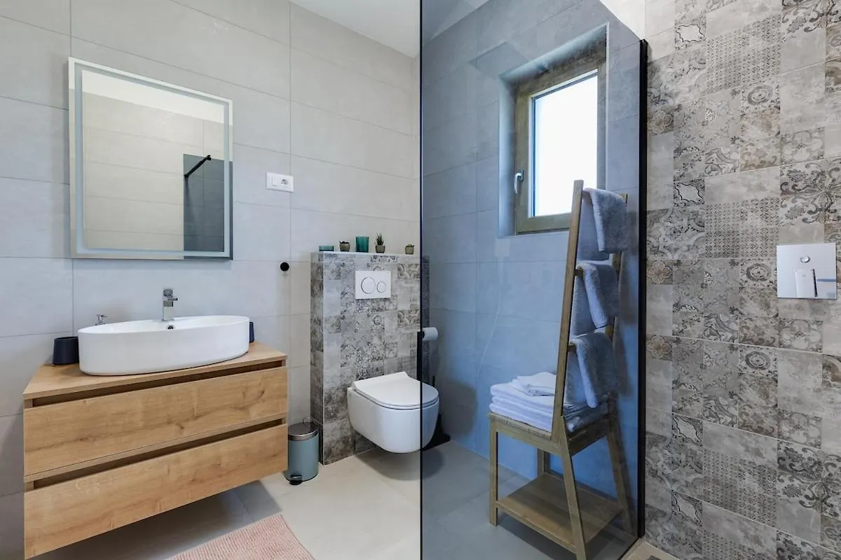 Villa Franka - Holiday Home With A Private Pool Sveti Filip i Jakov