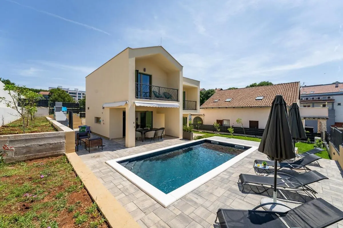Villa Franka - Holiday Home With A Private Pool Sveti Filip i Jakov